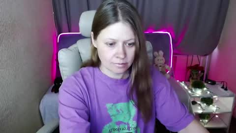 Snapshot of alekasamui chatting on February 21, 2025, 5:02 am Aleksa online show from February 21, 2025, 5:02 am