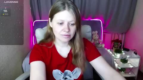 Snapshot of alekasamui chatting on February 28, 2025, 10:28 pm Aleksa online show from February 28, 2025, 10:28 pm
