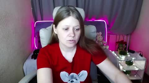 Snapshot of alekasamui chatting on March 1, 2025, 1:32 am Aleksa online show from March 1, 2025, 1:32 am