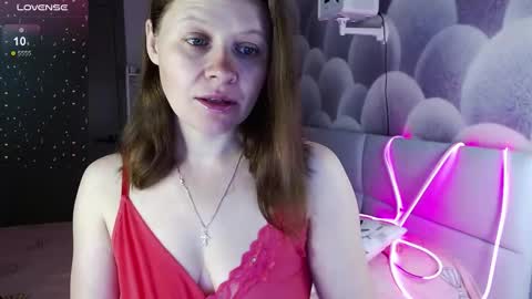 Snapshot of alekasamui chatting on September 15, 2025, 9:26 pm Aleksa online show from September 15, 2025, 9:26 pm