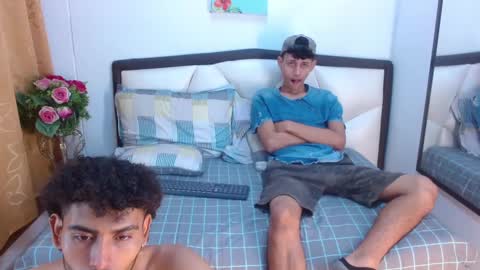 Snapshot of alenders chatting on September 19, 2025, 12:45 am ALENDERS online show from September 19, 2025, 12:45 am