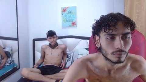Snapshot of alenders chatting on October 4, 2025, 1:36 am ALENDERS online show from October 4, 2025, 1:36 am