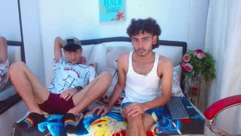 Snapshot of alenders chatting on October 19, 2025, 12:28 pm ALENDERS online show from October 19, 2025, 12:28 pm