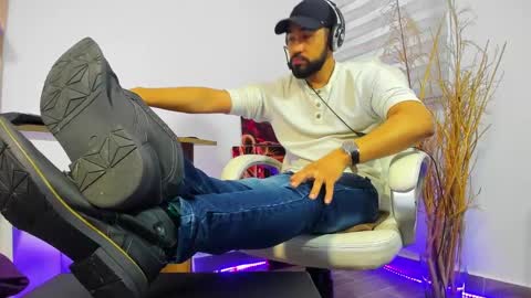 Snapshot of alessandro__wye chatting on December 1, 2024, 9:04 pm ALESSANDRO WYE online show from December 1, 2024, 9:04 pm