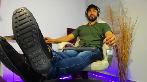 Snapshot of alessandro__wye chatting on December 3, 2024, 4:03 am ALESSANDRO WYE online show from December 3, 2024, 4:03 am