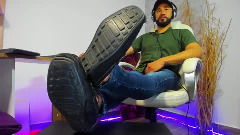 Snapshot of alessandro__wye chatting on December 3, 2024, 7:10 am ALESSANDRO WYE online show from December 3, 2024, 7:10 am