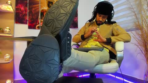 Snapshot of alessandro__wye chatting on December 22, 2024, 12:38 pm ALESSANDRO WYE online show from December 22, 2024, 12:38 pm