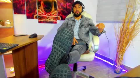 Snapshot of alessandro__wye chatting on January 7, 2025, 3:35 am ALESSANDRO WYE online show from January 7, 2025, 3:35 am