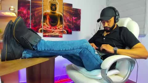 Snapshot of alessandro__wye chatting on January 19, 2025, 4:33 am ALESSANDRO WYE online show from January 19, 2025, 4:33 am