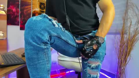 Snapshot of alessandro__wye chatting on January 19, 2025, 11:56 am ALESSANDRO WYE online show from January 19, 2025, 11:56 am