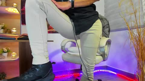 Snapshot of alessandro__wye chatting on January 31, 2025, 8:22 am ALESSANDRO WYE online show from January 31, 2025, 8:22 am