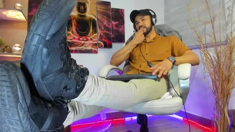 Snapshot of alessandro__wye chatting on February 2, 2025, 5:10 am ALESSANDRO WYE online show from February 2, 2025, 5:10 am