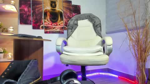 Snapshot of alessandro__wye chatting on February 6, 2025, 2:33 am ALESSANDRO WYE online show from February 6, 2025, 2:33 am