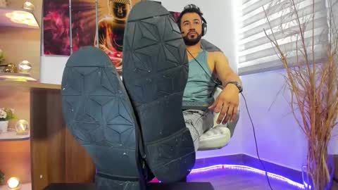 Snapshot of alessandro__wye chatting on February 6, 2025, 5:51 pm ALESSANDRO WYE online show from February 6, 2025, 5:51 pm