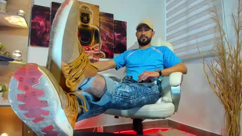 Snapshot of alessandro__wye chatting on February 21, 2025, 11:55 am ALESSANDRO WYE online show from February 21, 2025, 11:55 am