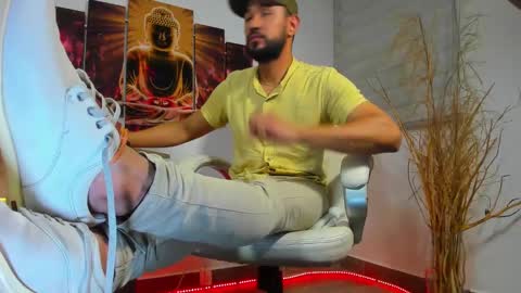 Snapshot of alessandro__wye chatting on February 22, 2025, 3:23 am ALESSANDRO WYE online show from February 22, 2025, 3:23 am