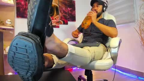 Snapshot of alessandro__wye chatting on February 28, 2025, 11:47 am ALESSANDRO WYE online show from February 28, 2025, 11:47 am