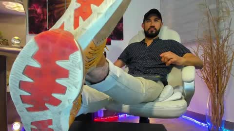 Snapshot of alessandro__wye chatting on March 2, 2025, 5:12 am ALESSANDRO WYE online show from March 2, 2025, 5:12 am