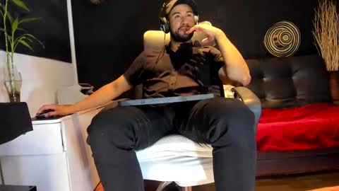 Snapshot of alessandro__wye chatting on October 3, 2025, 9:17 am ALESSANDRO WYE online show from October 3, 2025, 9:17 am