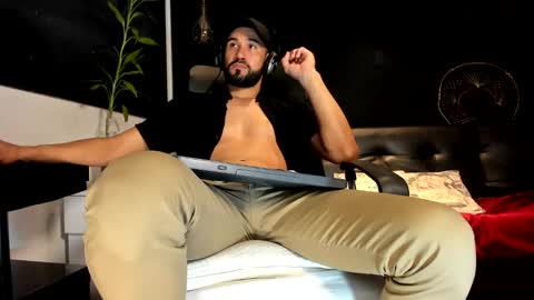 Snapshot of alessandro__wye chatting on November 20, 2025, 2:01 am ALESSANDRO WYE online show from November 20, 2025, 2:01 am