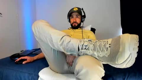 Snapshot of alessandro__wye chatting on December 16, 2025, 2:11 pm ALESSANDRO WYE online show from December 16, 2025, 2:11 pm