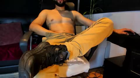 Snapshot of alessandro__wye chatting on December 19, 2025, 9:49 am ALESSANDRO WYE online show from December 19, 2025, 9:49 am