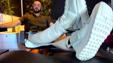 Snapshot of alessandro__wye chatting on February 3, 2026, 8:19 am ALESSANDRO WYE online show from February 3, 2026, 8:19 am