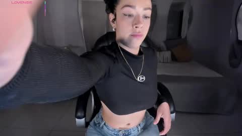 ALESSA ROMERO  online show from November 9, 2025, 5:22 pm