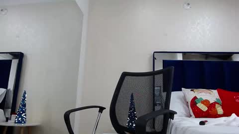 Snapshot of alessia_beth chatting on December 6, 2024, 3:33 pm ALESSIA online show from December 6, 2024, 3:33 pm