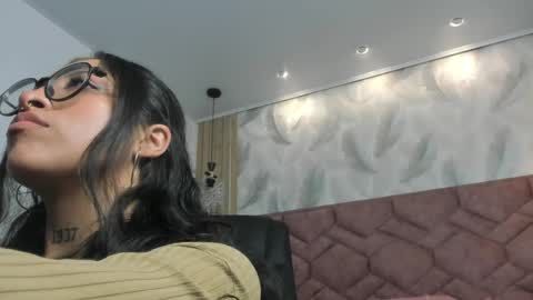 Snapshot of alessia_storm_ chatting on April 25, 2026, 12:35 am Alessia online show from April 25, 2026, 12:35 am
