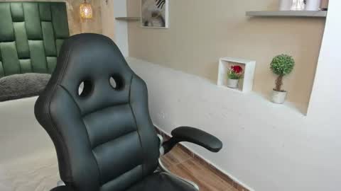 Snapshot of alessia_storm_ chatting on May 3, 2026, 2:06 am Alessia online show from May 3, 2026, 2:06 am