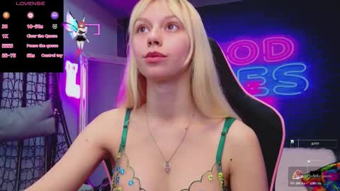 alessiacroft online show from October 24, 2025, 4:42 am