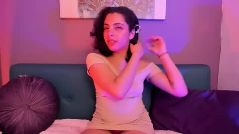 Snapshot of alessiia__ chatting on November 4, 2025, 3:49 am alessiia__ online show from November 4, 2025, 3:49 am