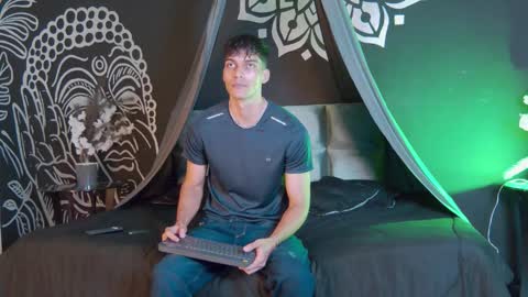 Snapshot of alessiovitale chatting on November 8, 2025, 12:16 pm Alessio online show from November 8, 2025, 12:16 pm