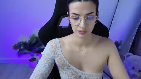 Snapshot of alessyaaa chatting on June 18, 2026, 10:36 pm Ale online show from June 18, 2026, 10:36 pm
