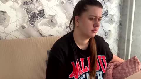 Aletta Oushen online show from February 26, 2025, 6:37 am