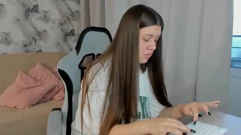 Aletta Oushen online show from October 8, 2025, 11:41 am