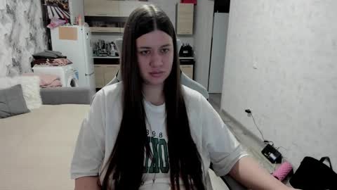 Aletta Oushen online show from November 24, 2025, 10:59 am