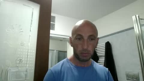 alex120475 online show from April 17, 2026, 7:44 am