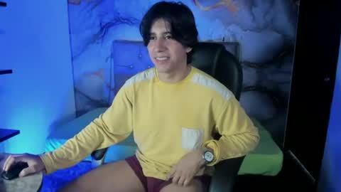 Snapshot of alex_cano chatting on June 29, 2026, 12:49 pm alex online show from June 29, 2026, 12:49 pm