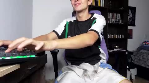 Snapshot of alex_connorr chatting on November 8, 2025, 10:52 pm alex_connorr online show from November 8, 2025, 10:52 pm