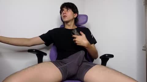 Snapshot of alex_connorr chatting on December 21, 2025, 12:29 am alex_connorr online show from December 21, 2025, 12:29 am