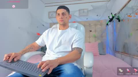 alex online show from October 3, 2025, 11:18 am