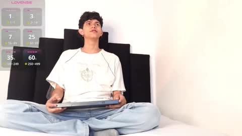 alex_mark_ online show from December 22, 2025, 1:08 pm