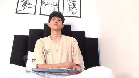 alex_mark_ online show from February 4, 2026, 1:39 pm