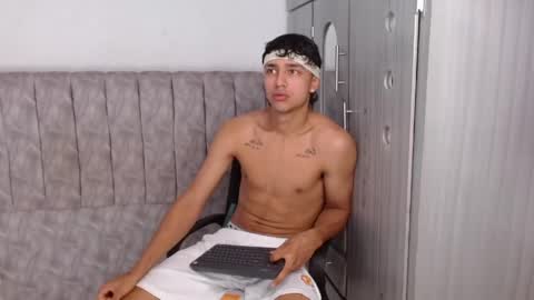 Snapshot of alex_martin47 chatting on May 4, 2026, 9:33 pm alex online show from May 4, 2026, 9:33 pm