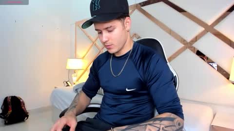 Snapshot of alex_pierce_ chatting on February 19, 2026, 6:59 pm Alex online show from February 19, 2026, 6:59 pm