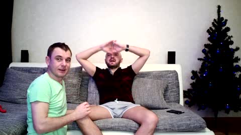 Alex and Tobey online show from January 10, 2025, 4:44 am