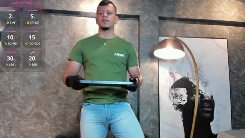 Snapshot of alex_tower chatting on December 4, 2024, 9:13 pm Alex Towers online show from December 4, 2024, 9:13 pm