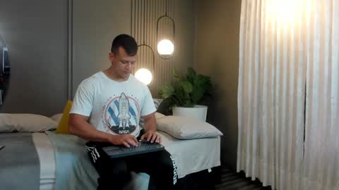 Snapshot of alex_tower chatting on December 31, 2024, 8:34 pm Alex Towers online show from December 31, 2024, 8:34 pm